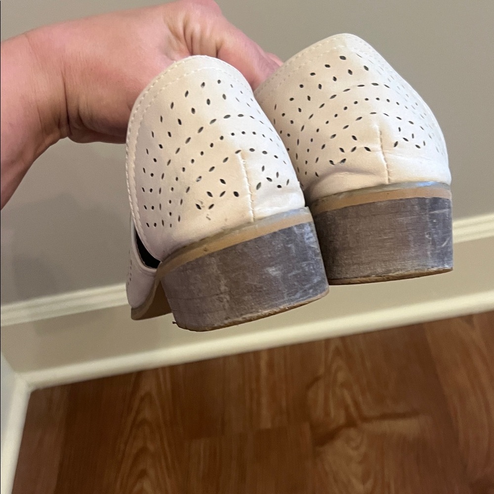 Source Unknown White Perforated Cutout Ankle Boot… - image 6